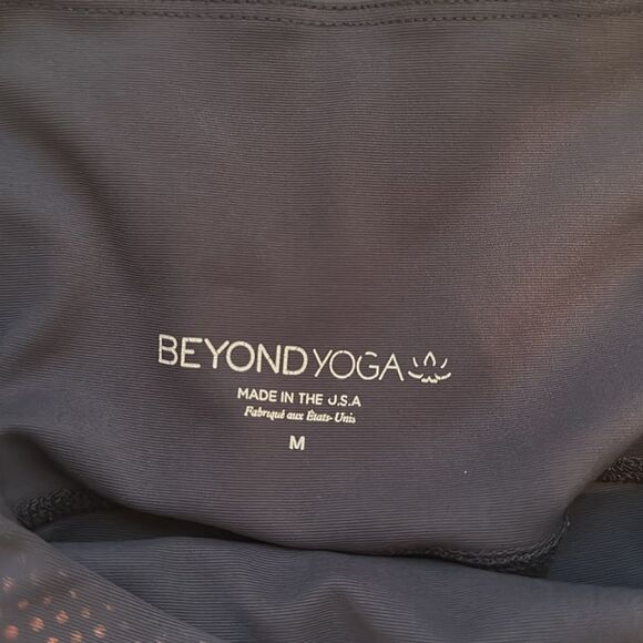 Beyond Yoga High waisted Midi Legging, Navy/Red Metallic, Size M - Picture 7 of 11